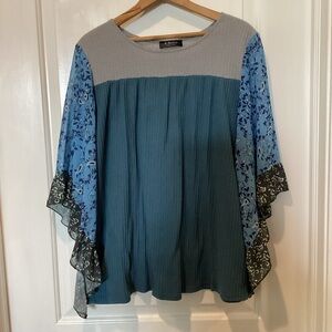 E Retro Blue and Gray Floral Blouse